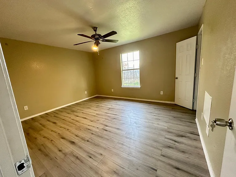 307 Kings Way Dr #A — Photo 5