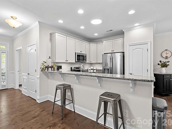 5th image of 11516 Dublin Crescent Rd
