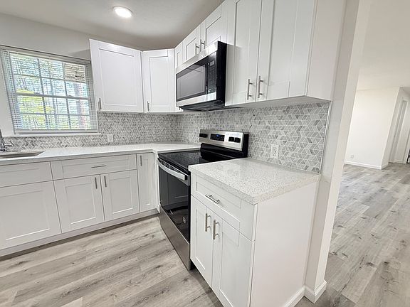 2nd image of 515 Potts Rd