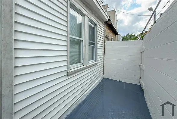 3 bed, 922 sqft, $900 — Photo 3