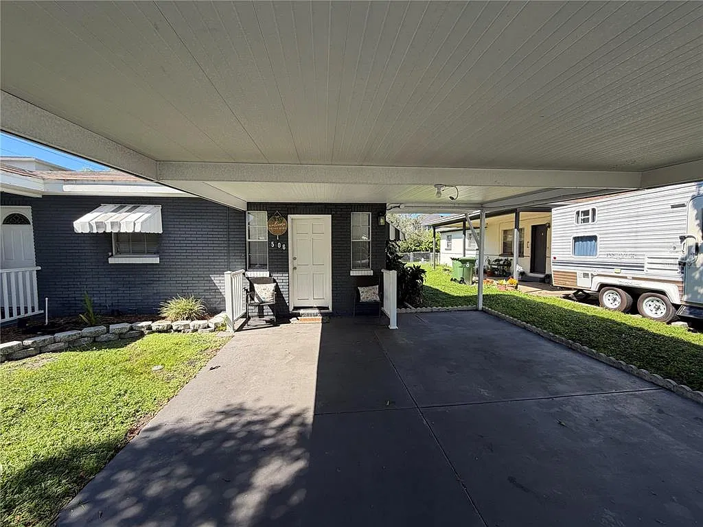 3 bed, 3.0 bath, 1331 sqft, $3,600 — Photo 3