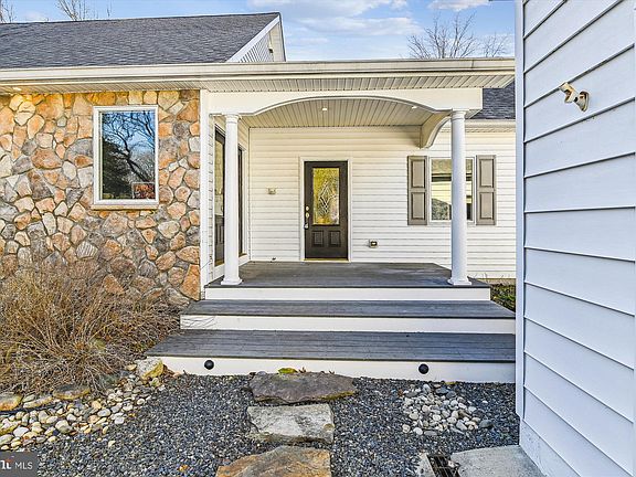 3rd image of 1430 Harmony Ln