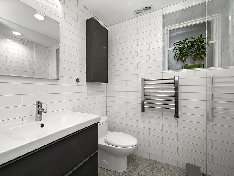 1252 W Carmen Ave #G — Photo 4