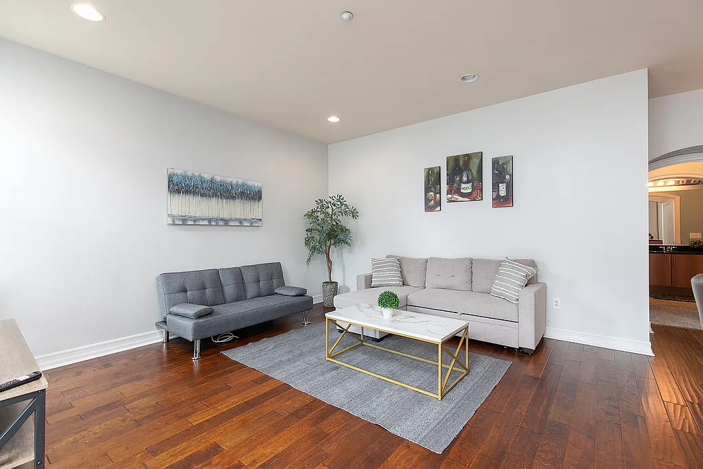 2 bed, 2.0 bath, $5,325 — Photo 4
