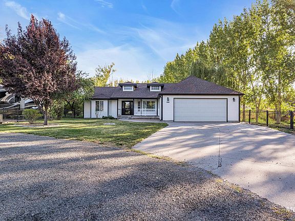 3rd image of 2560 Spruceridge Cir