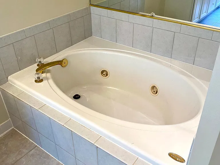 2621 Fairfax Dr — Photo 29