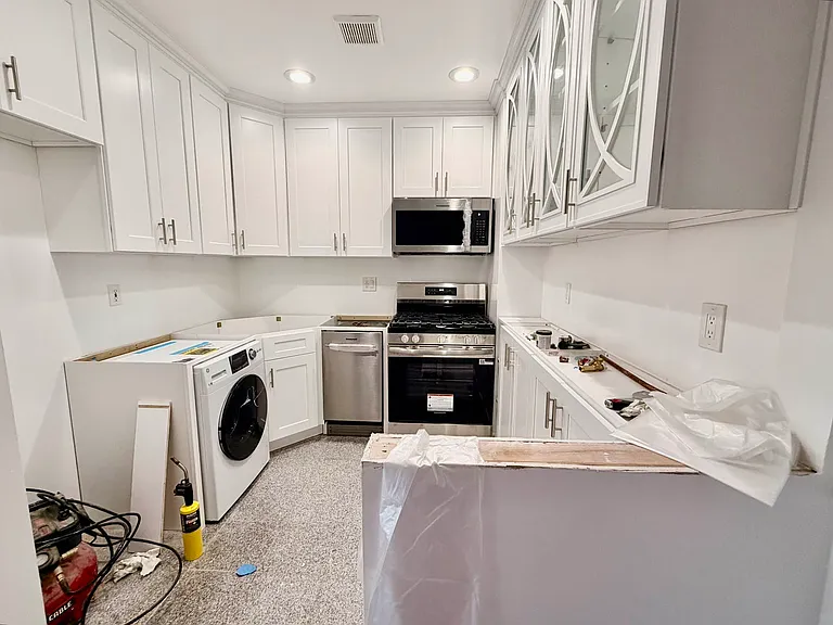 305 E 95th St #6B — Photo 8