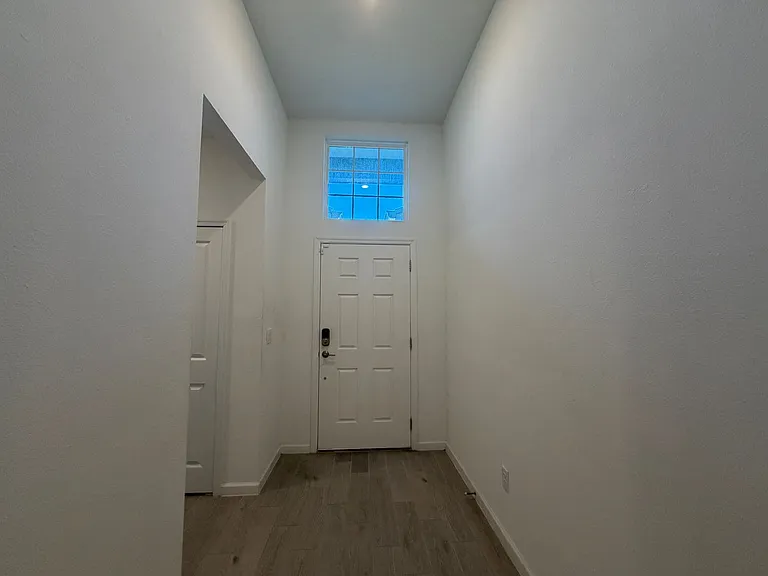 2993 Crossfield Dr — Photo 3