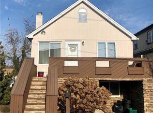 1048 Delaware Ave, Island Park, NY 11558