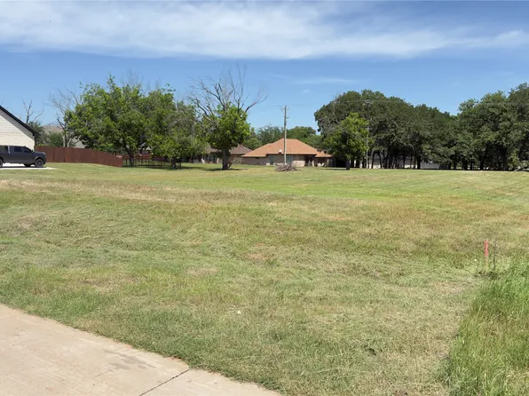 2201 Middlewood Cir, Granbury, TX 76049