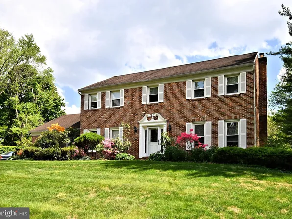 816 Glenn Cir, Wayne, PA 19087