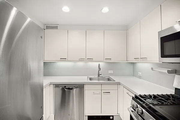 Rented by Sotheby's International Realty | media 14