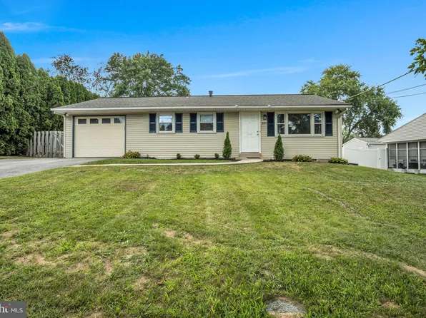 8190 Somerset St, Hummelstown, PA 17036