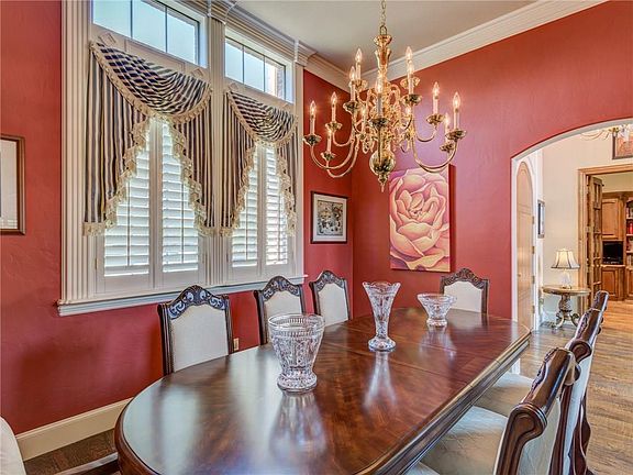 5th image of 715 Sussex Ct