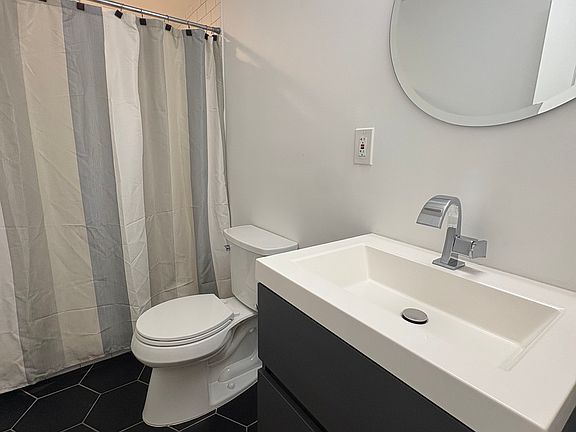 4th image of 47 Village Green Ln