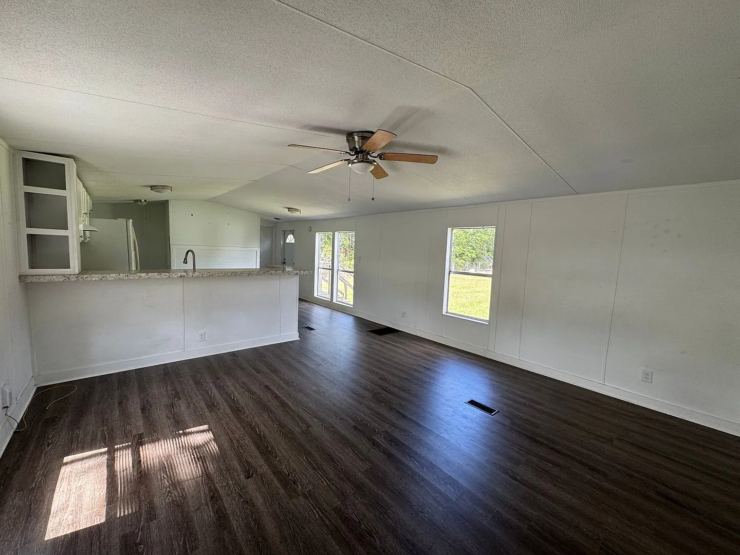 3 bedroom 2 bath Mobile Home on 1 acre in Suwannee County — Photo 3