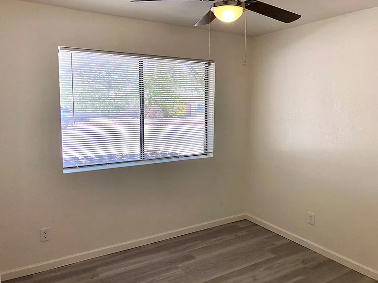 2715 Lillie Ave — Photo 17
