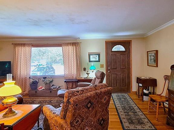 3rd image of 863 Maple St