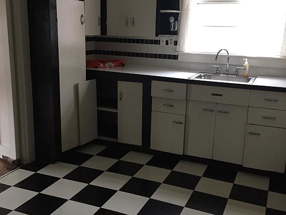 2nd image of 178 Jewett Pkwy #2