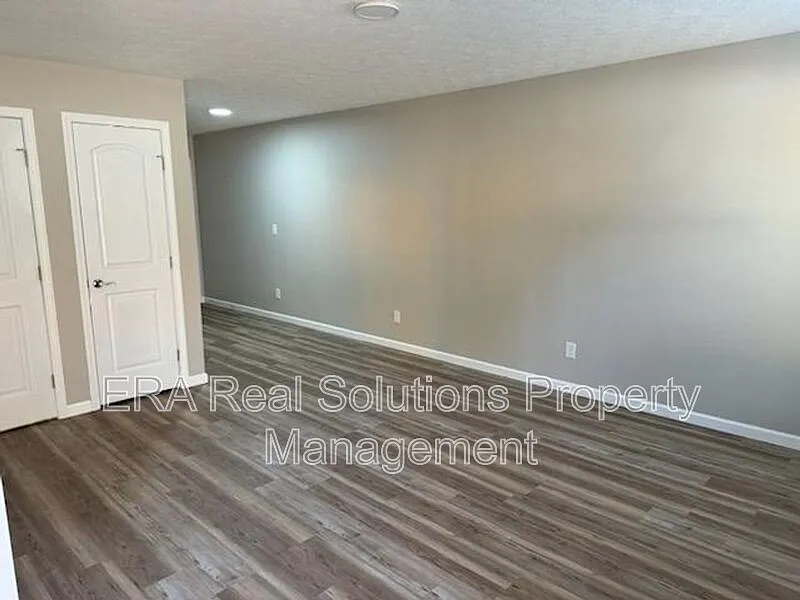 2 bed, 1.0 bath, 800 sqft, $1,075 — Photo 2