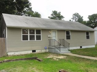 11 Woodhaven Rd, Newport News, VA 23608