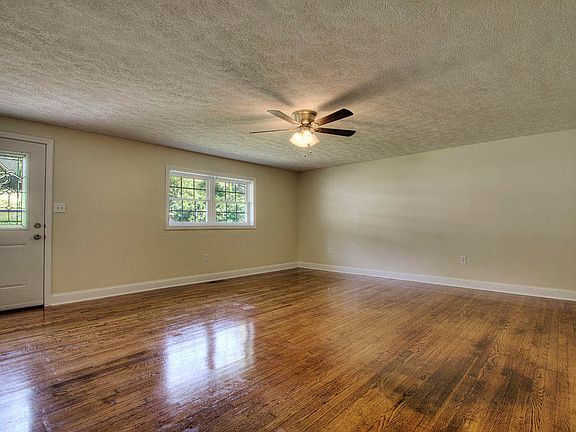 2nd image of 2424 Highland Dr
