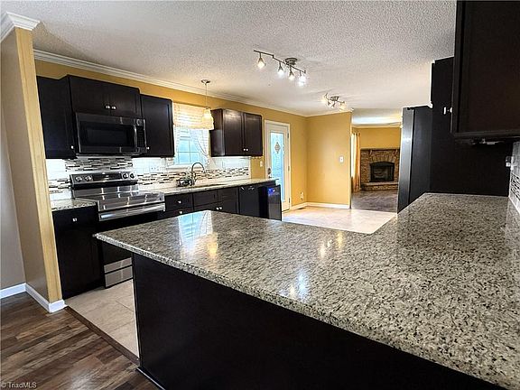 4th image of 4053 Rice Dr