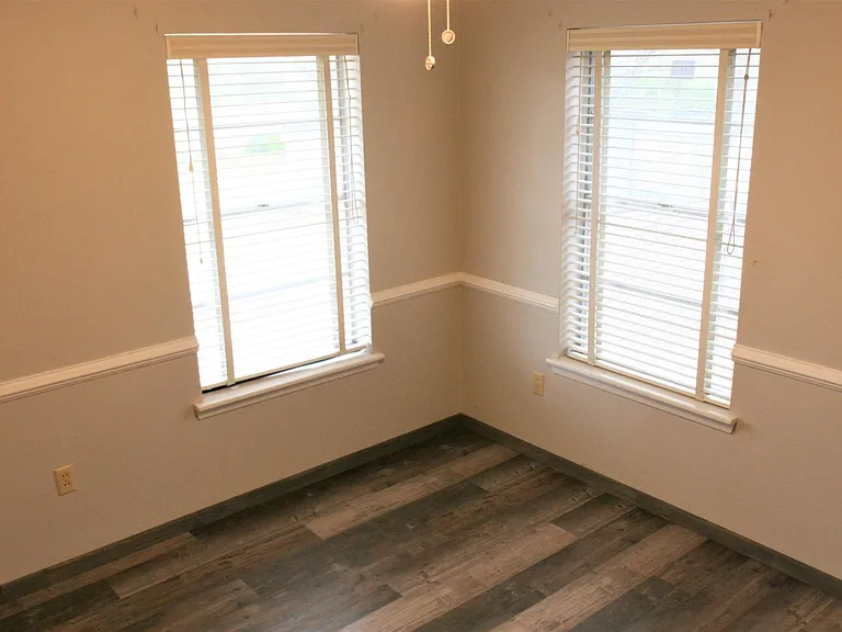 503 Hilliard Dr — Photo 4