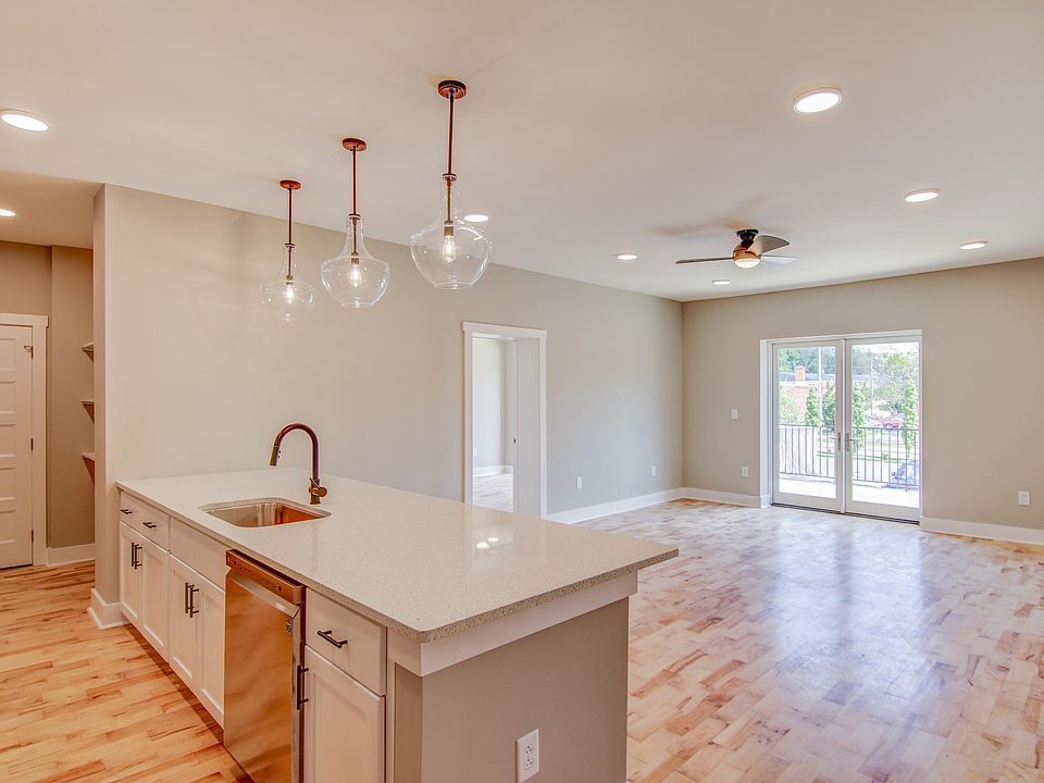 1st image of 174 Moore St #202