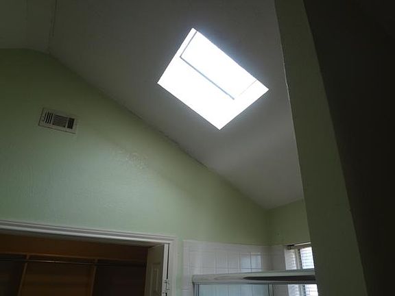 3rd image of 2040 Garden Crest Ln