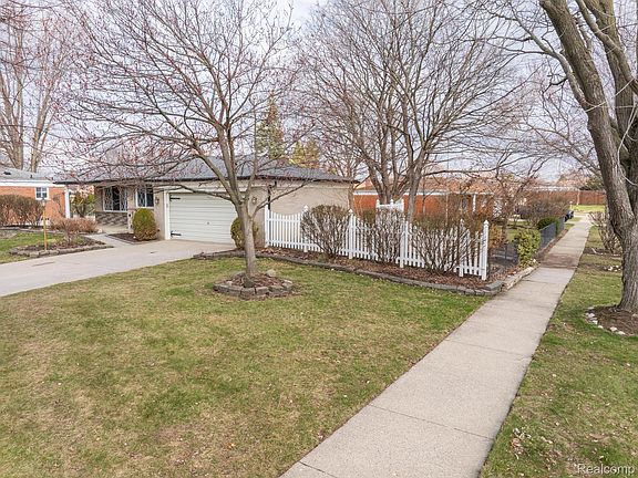 3rd image of 5121 McKinley Rd