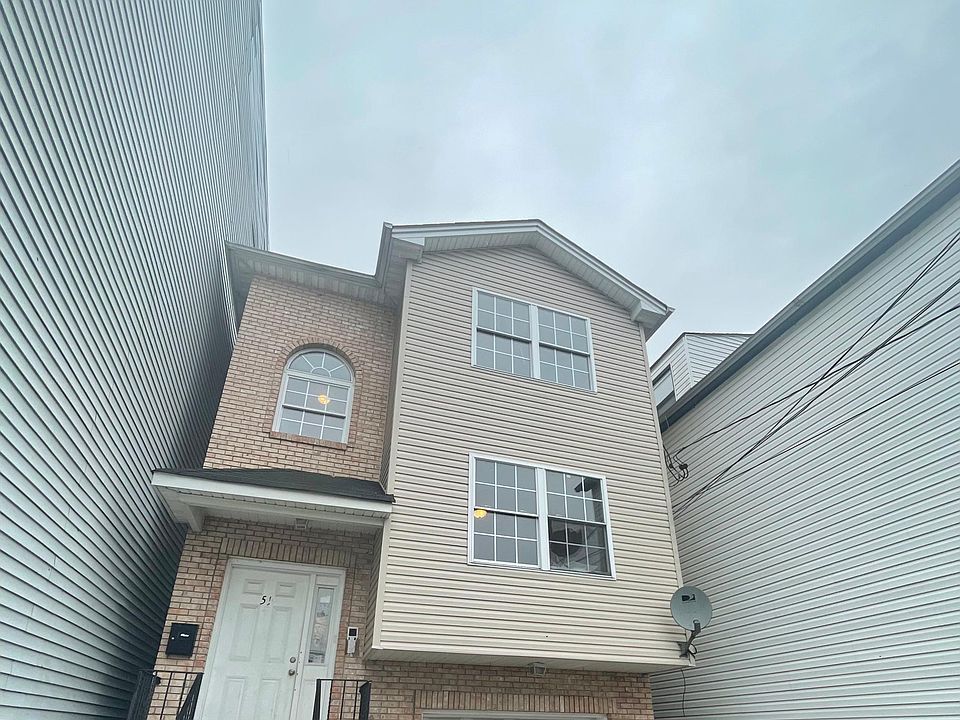 1st image of 51 Tillinghast St #2