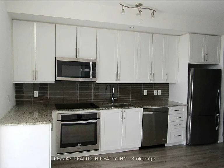 9608 Yonge St #1506 — Photo 3