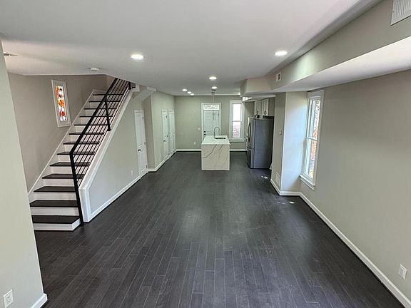 3rd image of 1358 Valley Pl SE