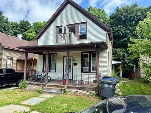 1st image of 914 Saint James Ct