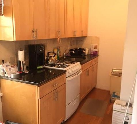 5th image of 170 Sweetfield Cir