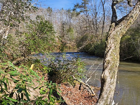 5th image of 320 Holly Ln