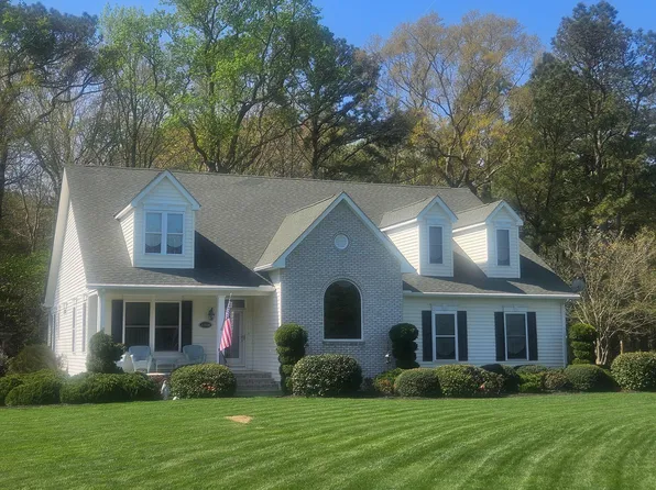 11530 Country Club Dr, Berlin, MD 21811