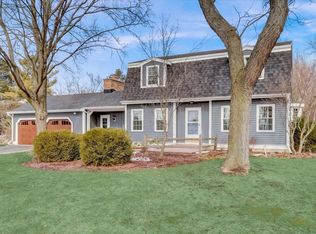 N62W29922 Wayside Ct, Hartland, WI 53029