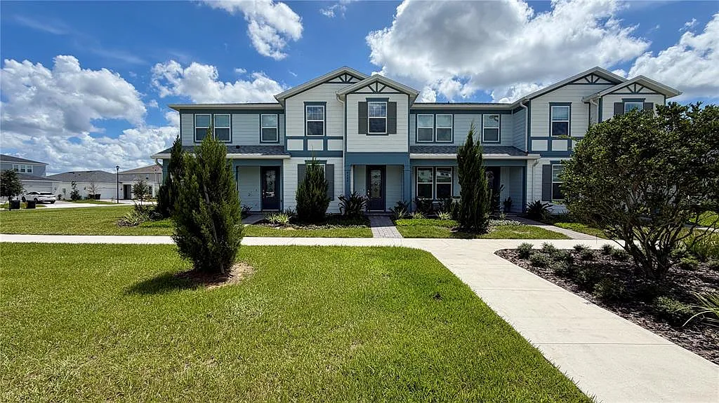 4 bed, 3.0 bath, 1843 sqft, $2,550 — Photo 1