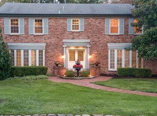 40 Rio Vista Dr, Saint Louis, MO 63124