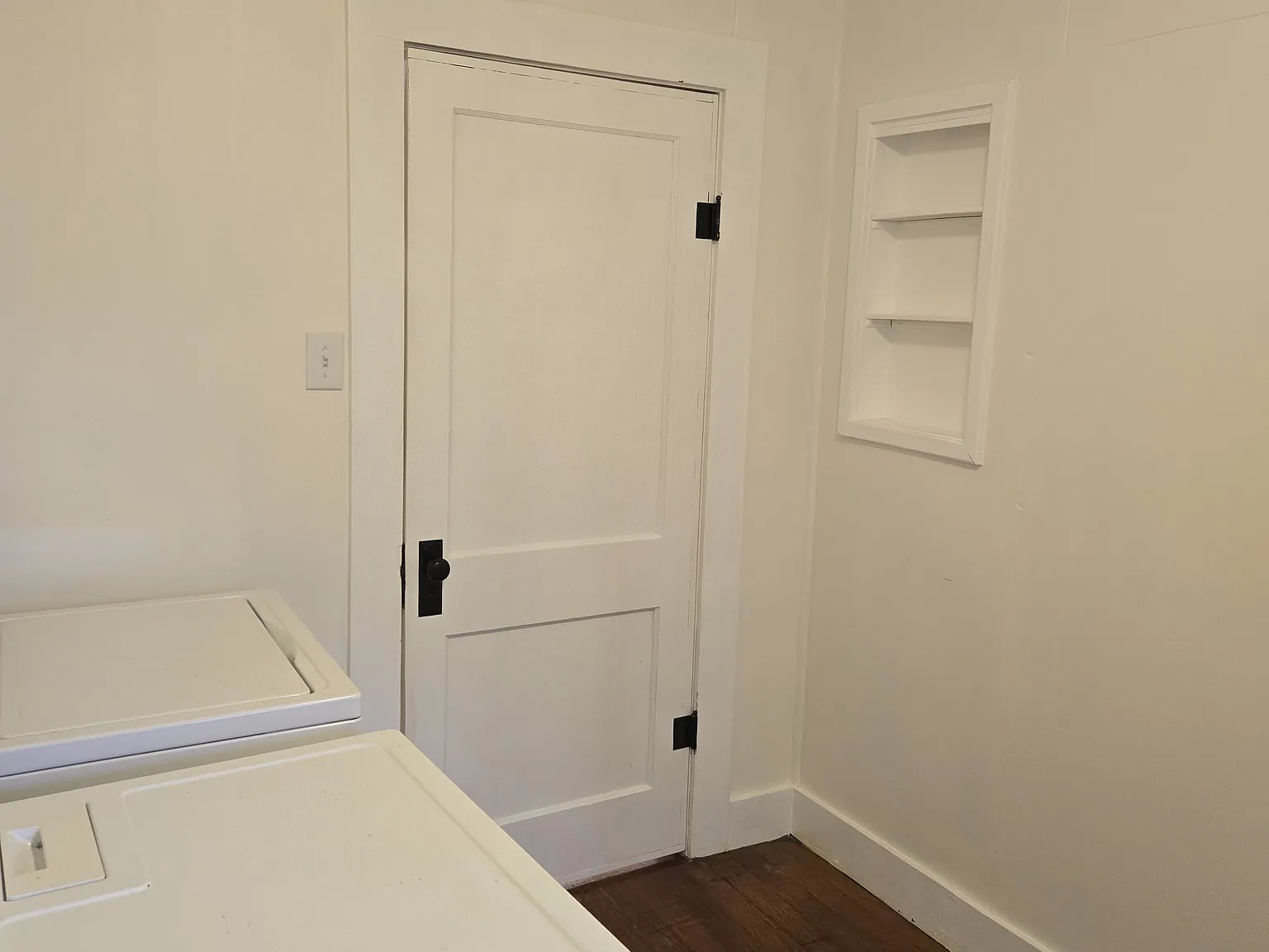 2 bed, 1000 sqft, $1,300 — Photo 2