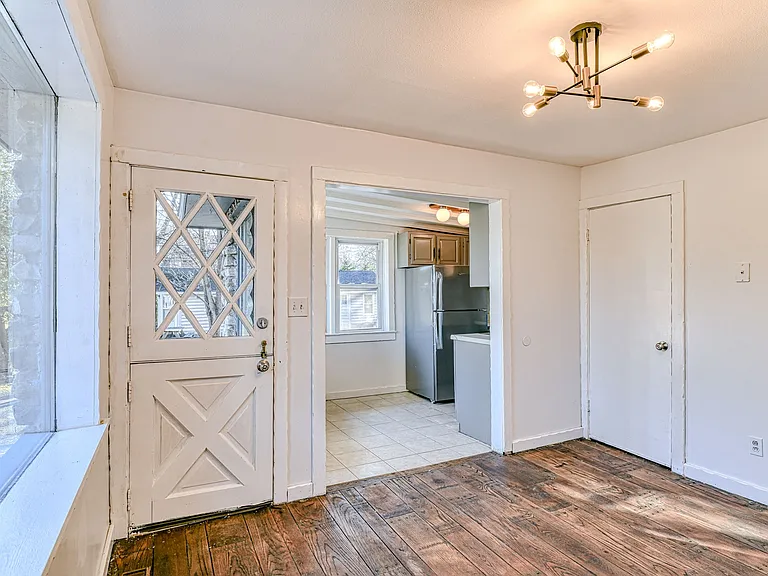 19 Innis Ave — Photo 9