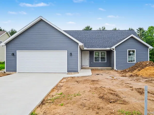 2423 Whisper Ridge Dr, Burton, MI 48509