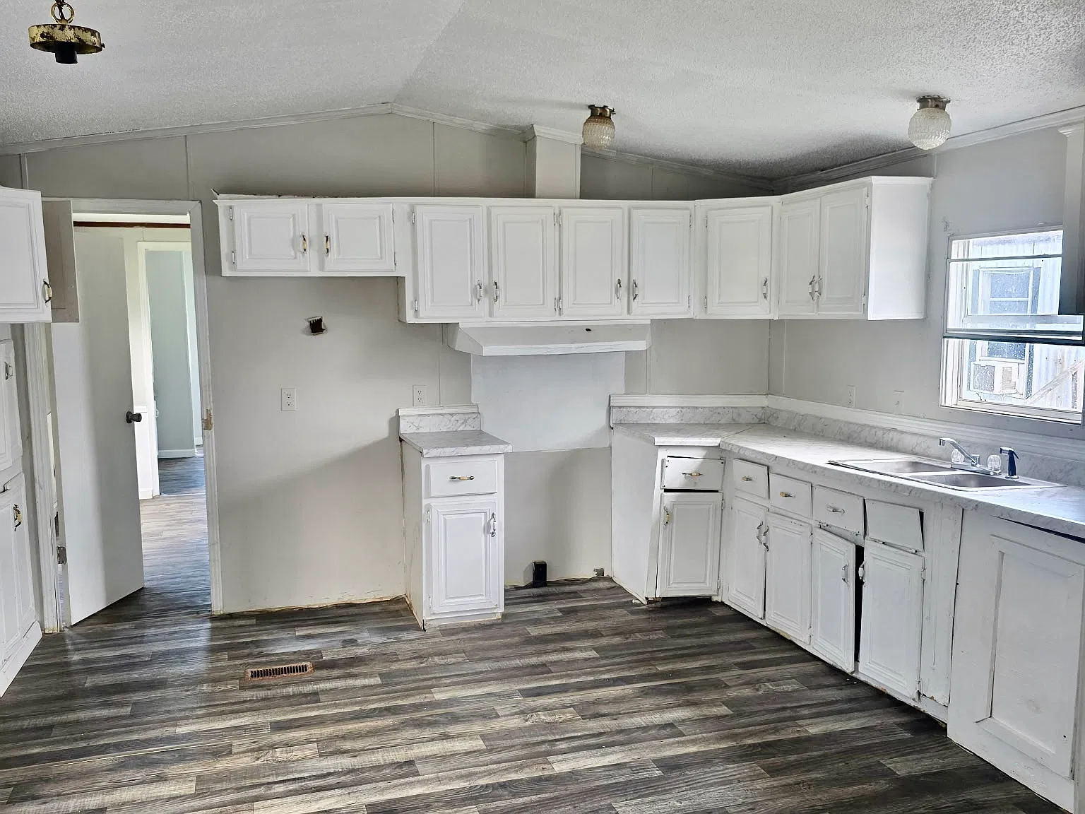 3 bed, 1120 sqft, $650 — Photo 3