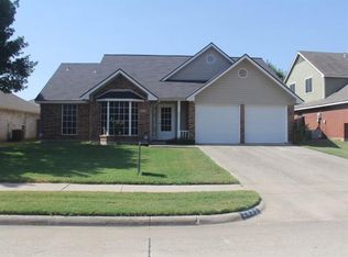 2835 Harvard Dr, Grand Prairie, TX 75052