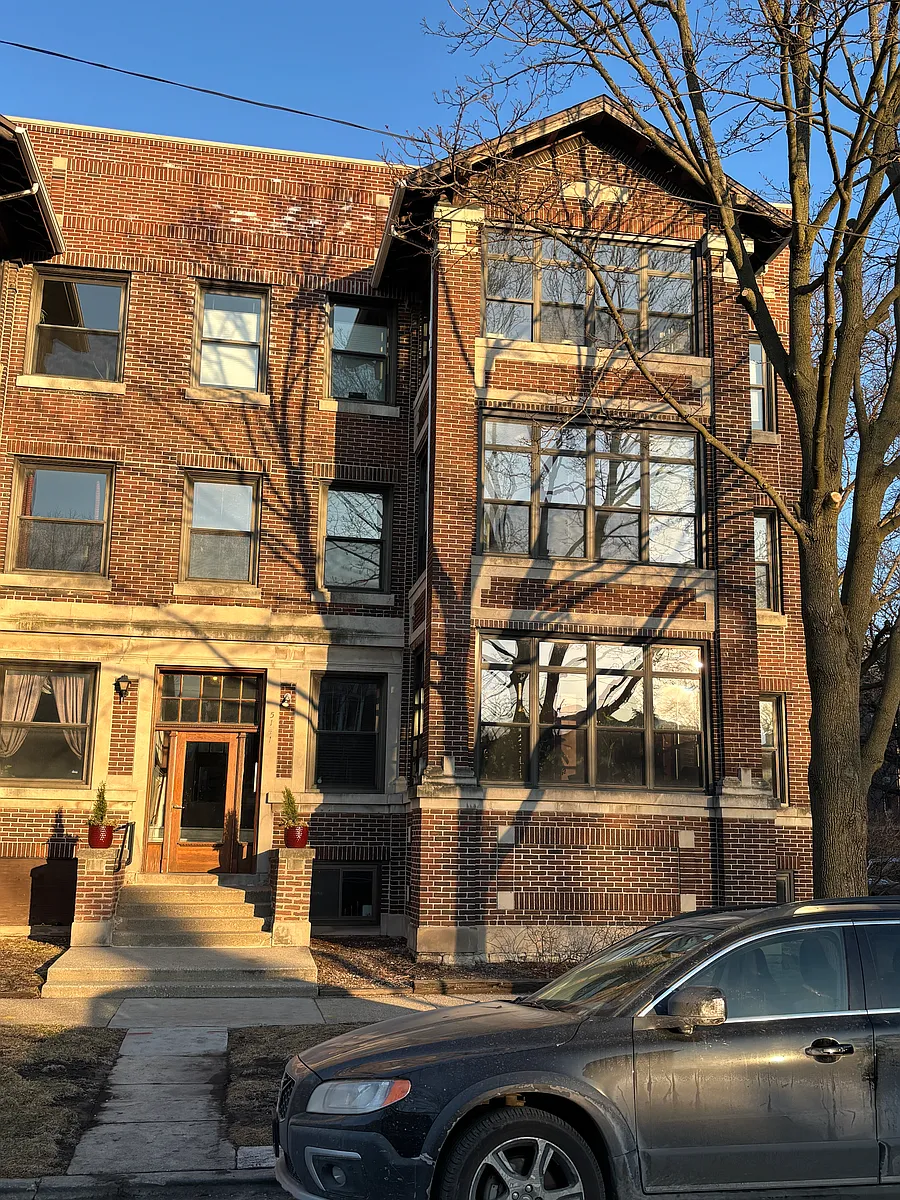 Building Photo - 5141 S Ellis Ave #2
