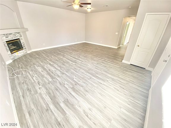 4th image of 1900 N Torrey Pines Dr Unit 110