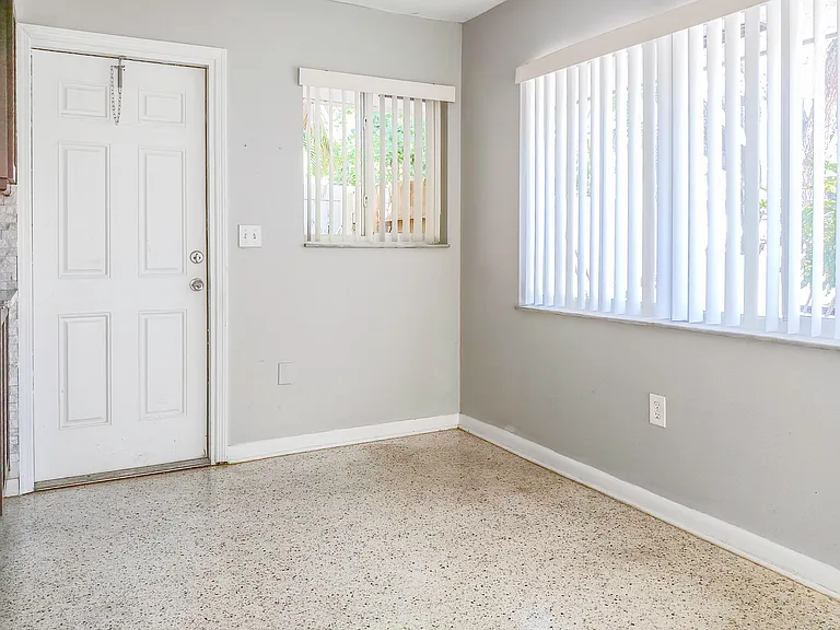 305 S Federal Hwy #1 — Photo 10
