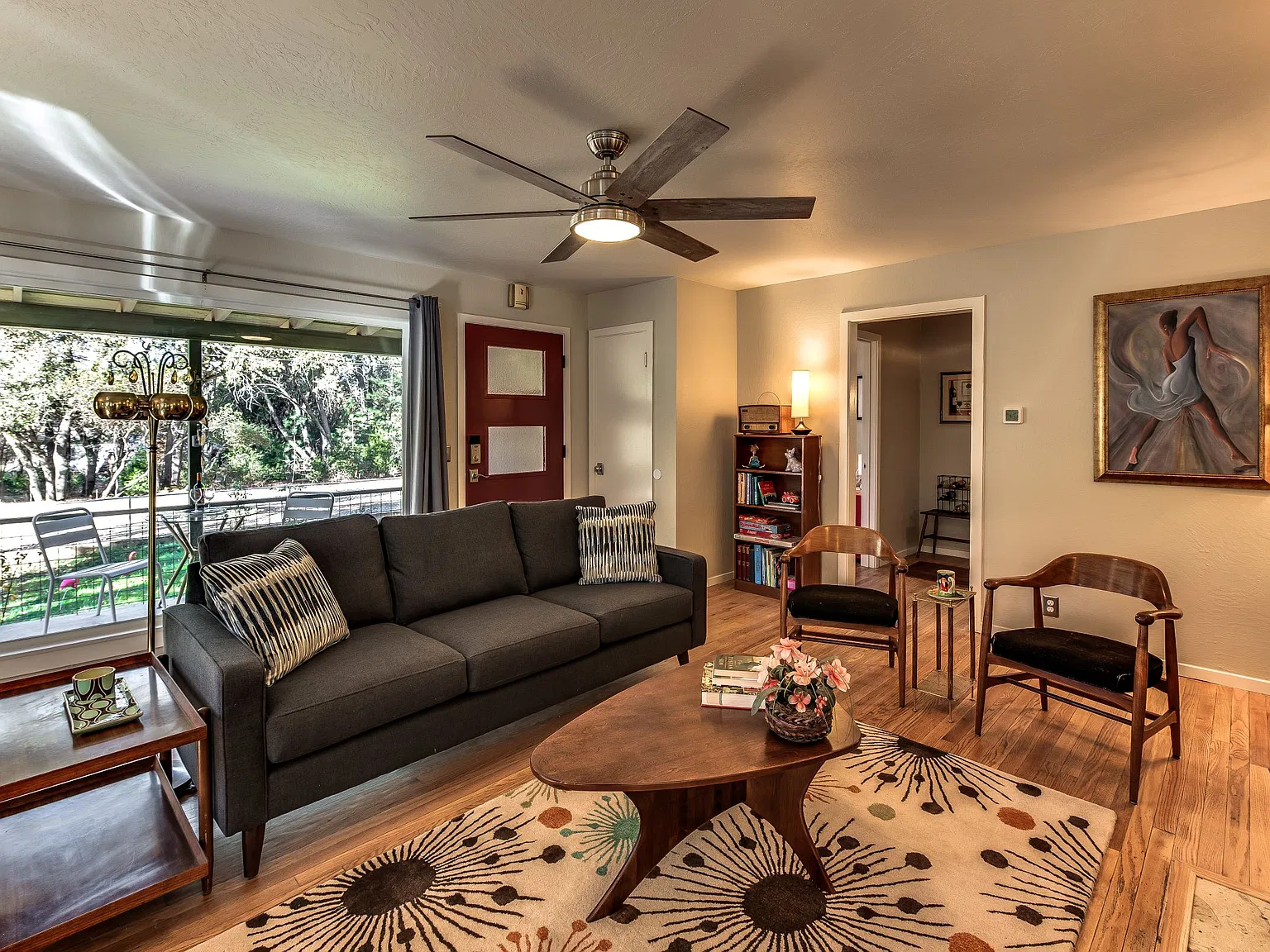 3 bed, 1.5 bath, 1600 sqft, $2,200 — Photo 4